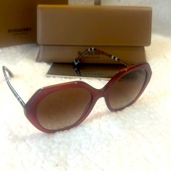 Burberry Sunglassess - Picture 1 of 7